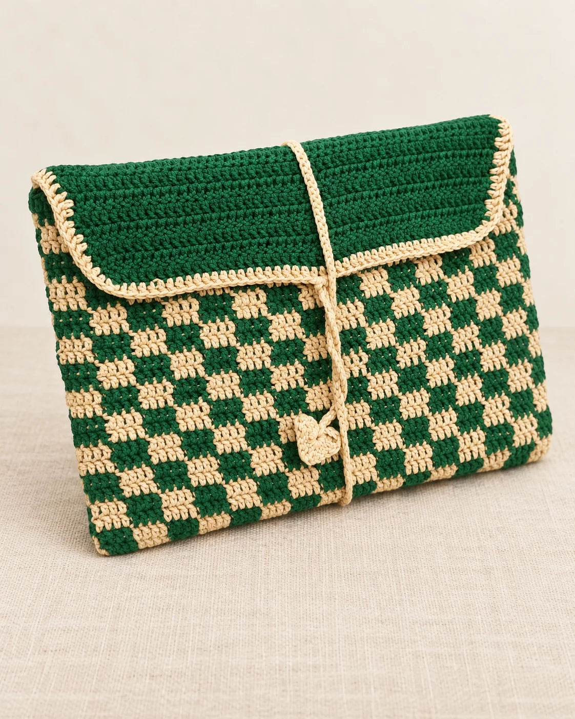 Crochet tablet clutch design with a tie closure